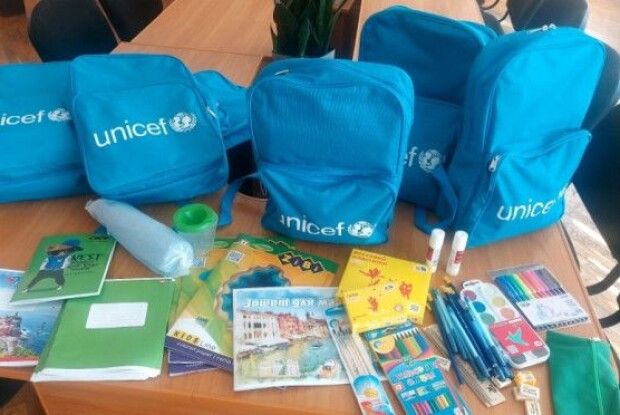 Волинські школярі отримали тисячу наплічників від «UNICEF»