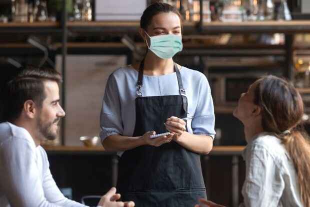 Бізнесменів штрафуватимуть за відвідувачів без масок