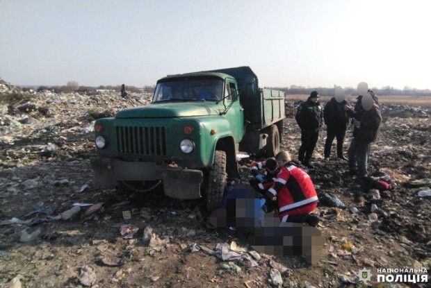 На сміттєзвалищі під колесами службової автівки загинув працівник комунальної служби
