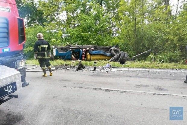 Смертельна аварія на Волині: фура зіткнулась з молоковозом (Фото, Відео)