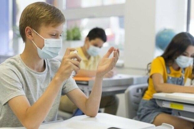 Закривати школи через коронавірус не варто, – ВООЗ