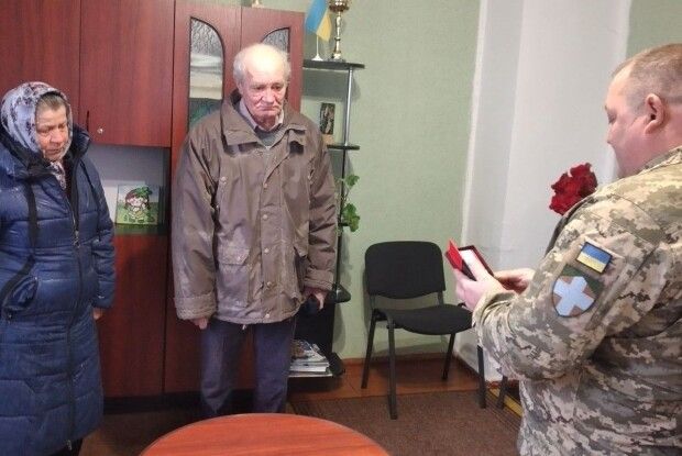 Батькам загиблого Воїна з Волині вручили почесний орден сина «Хрест Героя»