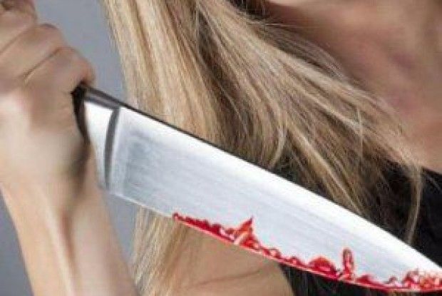 Закордонний пенсіонер «підчепив» двох юних одеситок: одержав ножем у живіт – позбувся грошей, наутбука та телефонів  