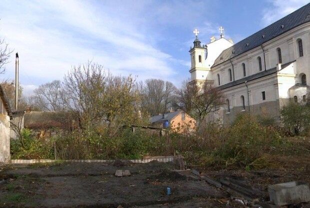 На Волині поблизу костелу 15 століття хочуть розпочати будівництво (Відео)