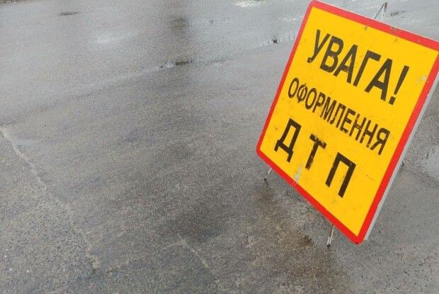 На Волині внаслідок ДТП автівку відкинуло на велосипедиста. Чоловік загинув на місці