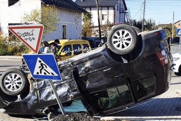 У Ковелі авто перекинулося на дах: є травмовані (Фото) 