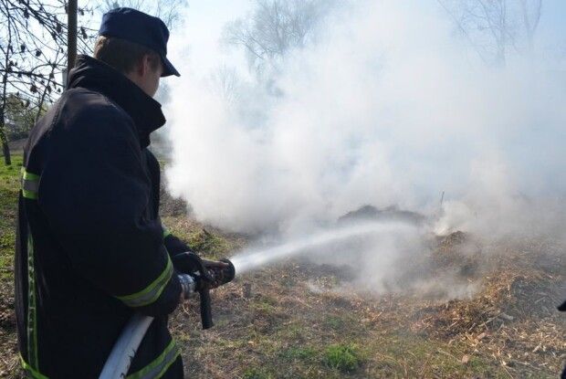 У Луцьку горіло сміття, у Струмівці – причіп з вугіллям