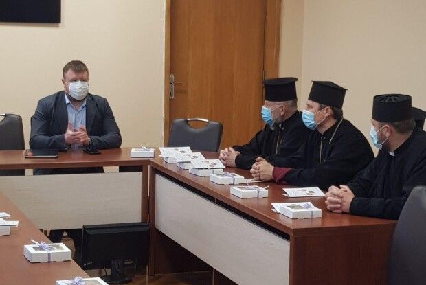 У волинському місті говорили про пластикові квіти, наркоманію і духовність