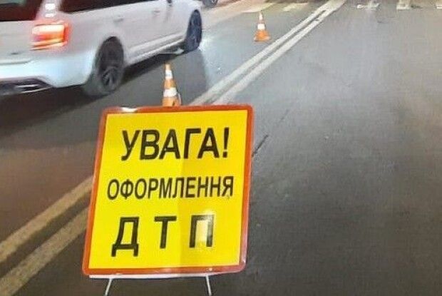 У Луцьку «Mercedes» підрізав тролейбус (Відео)