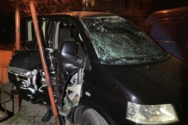 У Рівному в мікроавтобус кинули гранату. Стався вибух 