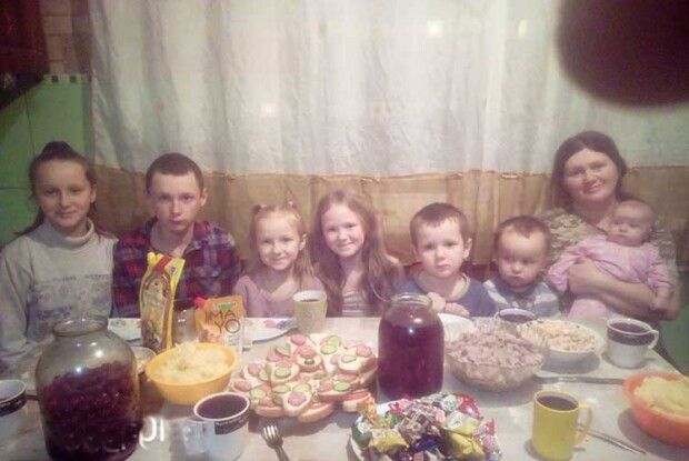 «А одного із семи наших дітей – Тимофія – тато сам прийняв в автомобілі дорогою в лікарню» 