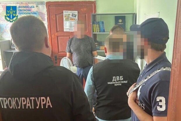 Посадовця Управління державної міграційної служби у Волинській області підозрюють в одержанні неправомірної вигоди