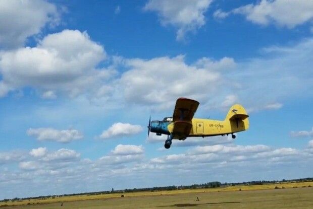 На Рівненщині скидають з літака вакцини проти сказу