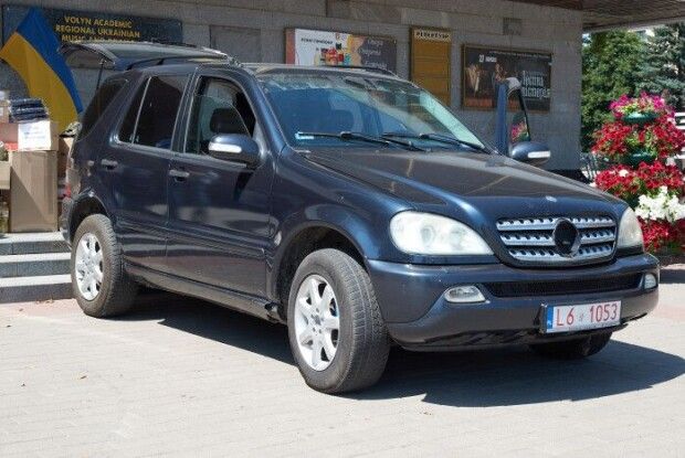 З Луцька нашим захисникам відправили позашляховик (Фото)