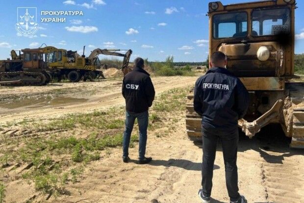 Підлеглі та бухгалтер у долі: на Волині судять «банду», що продавала пісок повз касу
