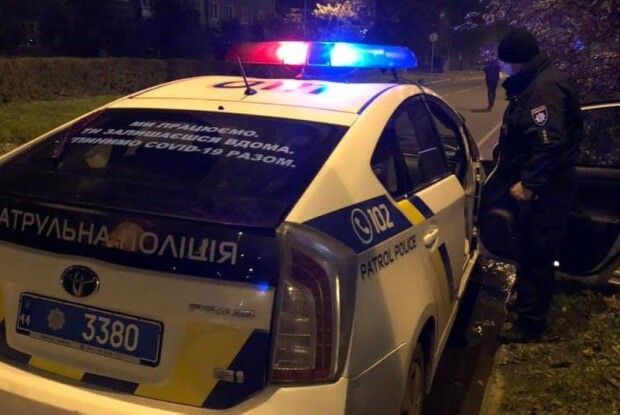 Чоловік на вулиці стріляв у людей: двох поранених доставили у лікарню