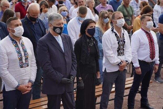 Господь з нами, і Україна переможе: Петро Порошенко взяв участь у ювілейній Зарванецькій прощі (Фото)