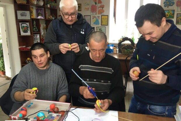 У Горохівському інтернаті показали, як готуються до Великодня (Фото)