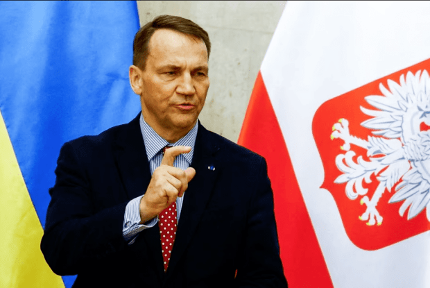Радослав СІКОРСЬКИЙ: «Польща має збивати російські ракети і дрони над територією України»