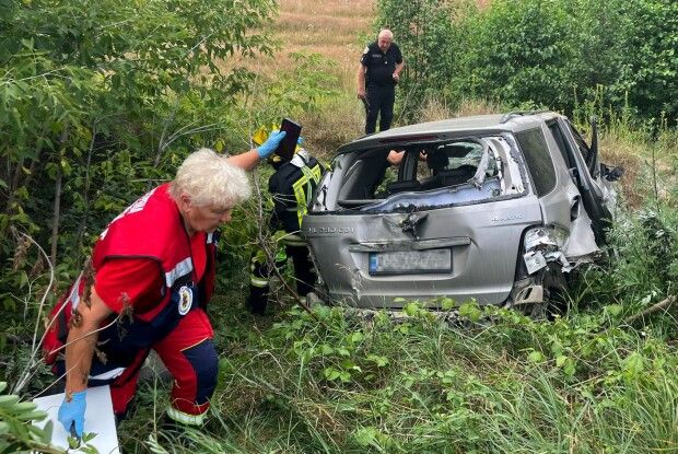 На Волині автівка злетіла у кювет
