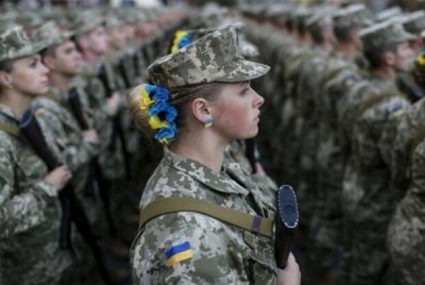 Хто з жінок не зможе виїхати закордон до кінця воєнного стану