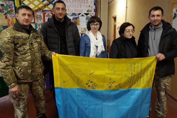 Школярі прифронтової зони дякують за  подарунки маневичанам і радехівчанам