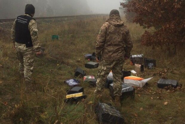 На Волині правоохоронці виявили сигарети, що незаконно перевозились з Білорусі потягом (Фото)