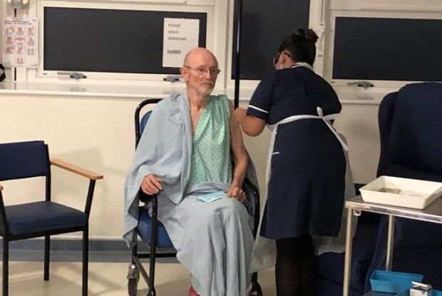 Вільям Шекспір став першим чоловіком, якому зробили вакцину проти коронавірусу 