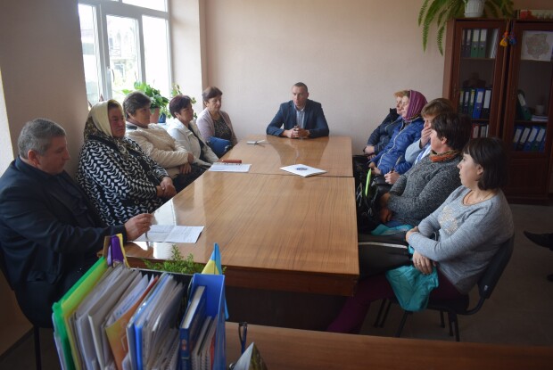 У Рівненській ОТГ говорили про долю стареньких