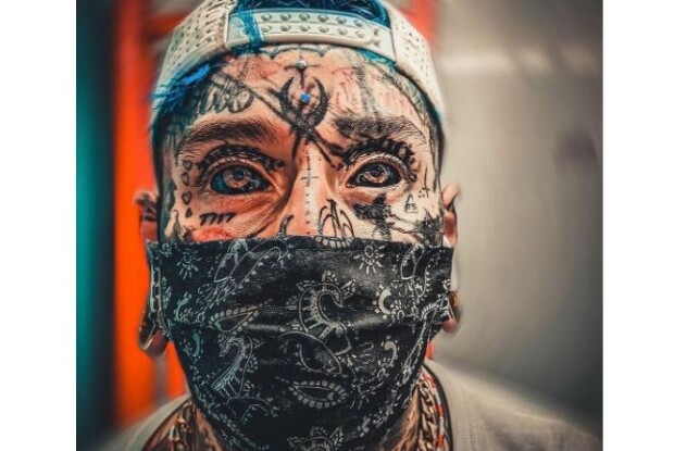 «Схожий на диявола»: чоловік витратив на аномальну зовнішність 153 тисячі гривень (Фото)