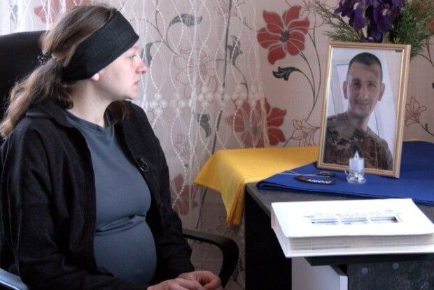 Вагітна вдова полеглого військового медика з Волині тримається заради дитини (Відео)
