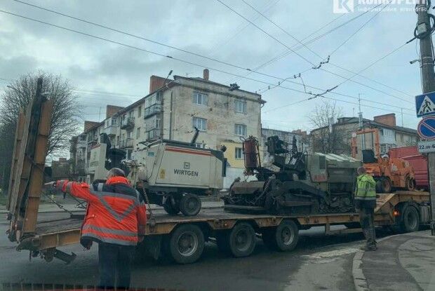 Рух ускладнений: у Луцьку ремонтують дорогу на Привокзальній 