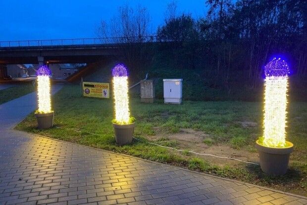 Вулиці бельгійського міста прикрасили цюцюрникоподібними фігурами 