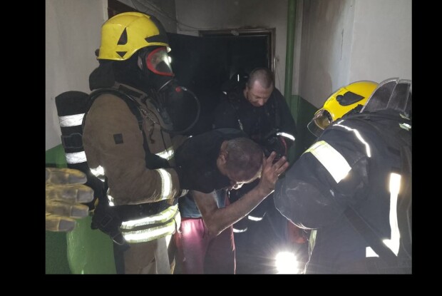 Пожежа у Рівному: один чоловік загинув, іншого вдалося врятувати, евакуйовано 15 мешканців (Відео)