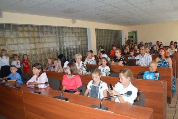 У Ковелі дітям з непростою долею підготували подарунки з нагоди нового навчального року