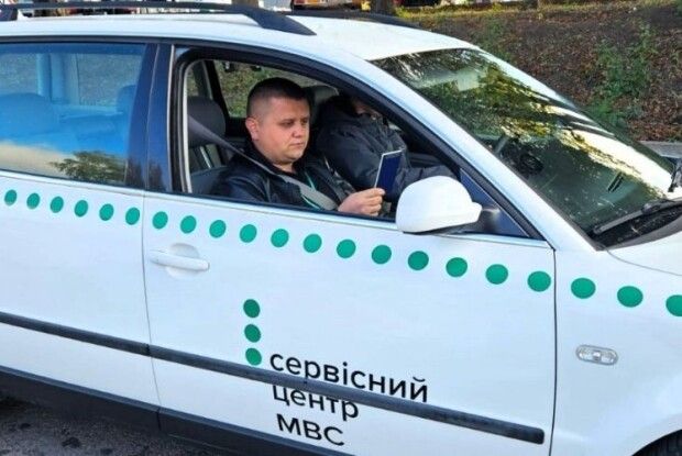 «За 8 років трохи змінився»: у Рівному чоловік хотів скласти іспит з водіння замість сусіда