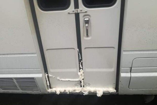 На Волині невідомі залили будівельною піною автобус ритуальних послуг (Фото)