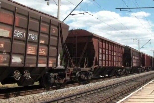 Вантажний потяг на смерть збив людину