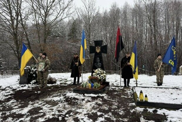 У волинському Вовчаку відкрили пам'ятник людині честі та чину