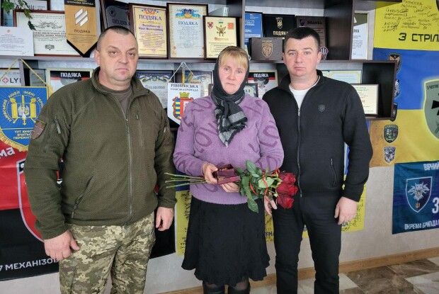 На Волині матері загиблого Героя вручили орден сина «За мужність»