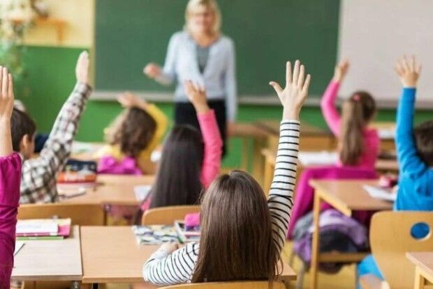 Скільки школярів та вчителів Луцької громади перебувають за кордоном