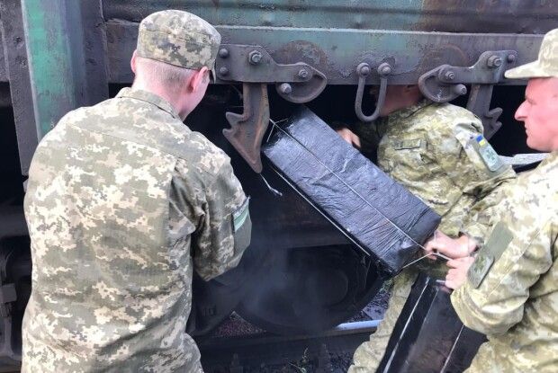 На Волині «пачкарі» встановили на контрабандних сигаретах маячок