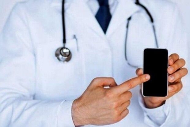 Чому на Волині лікар не йде додому до старенької пацієнтки