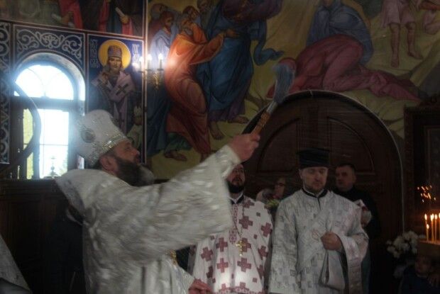 Кошти жертвувала мама загиблого воїна: у луцькій цвинтарній церкві освячено розписи