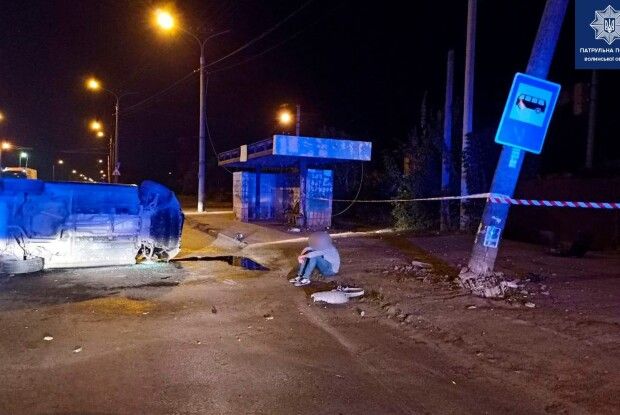 У Луцьку вночі перекинулося авто: за кермом був неповнолітній (Фото)