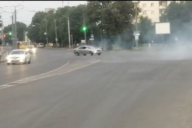 Водій влаштував дрифт просто під вікнами Волинської ОДА (Відео)