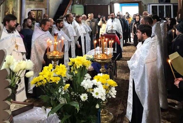 Відспівували більше 10 священників: у громаді на Волині поховали двох Героїв (Фото)