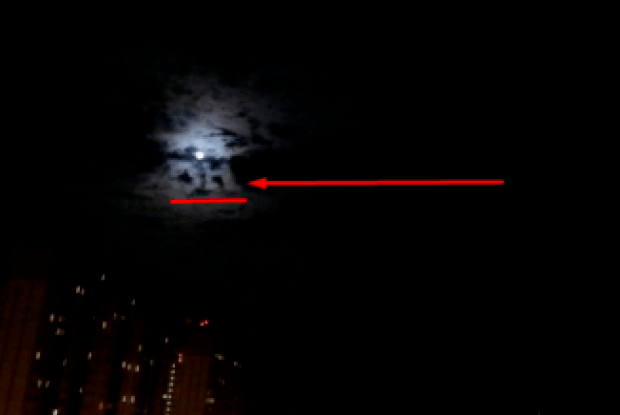 НЛО залишило напис на небі