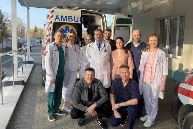 У луцькій лікарні вперше виконали підключення нового апарату, врятувавши життя пацієнту