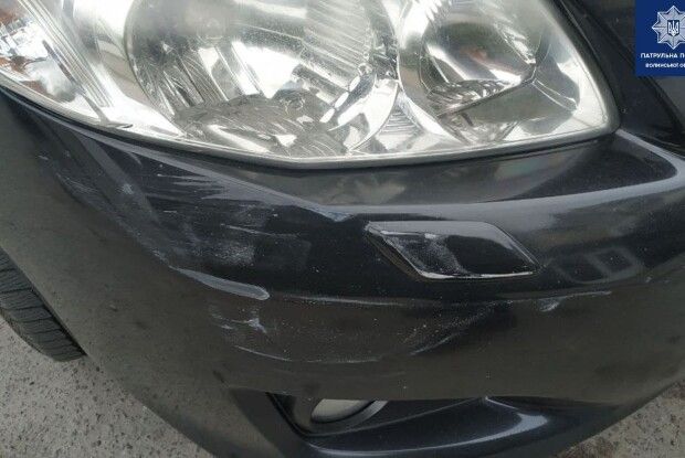 Волинянка в’їхала у припарковане авто і втекла (Фото) 